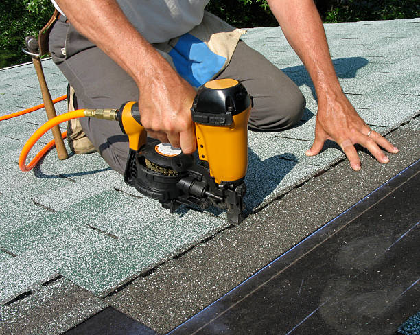 Best Roof Gutter Cleaning  in Queens Gate, PA